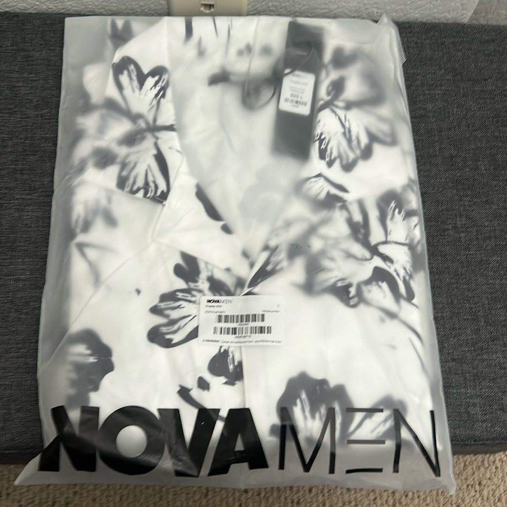 Hawaiian Shirt for Hawaii or Beach/New Condition Never Worn